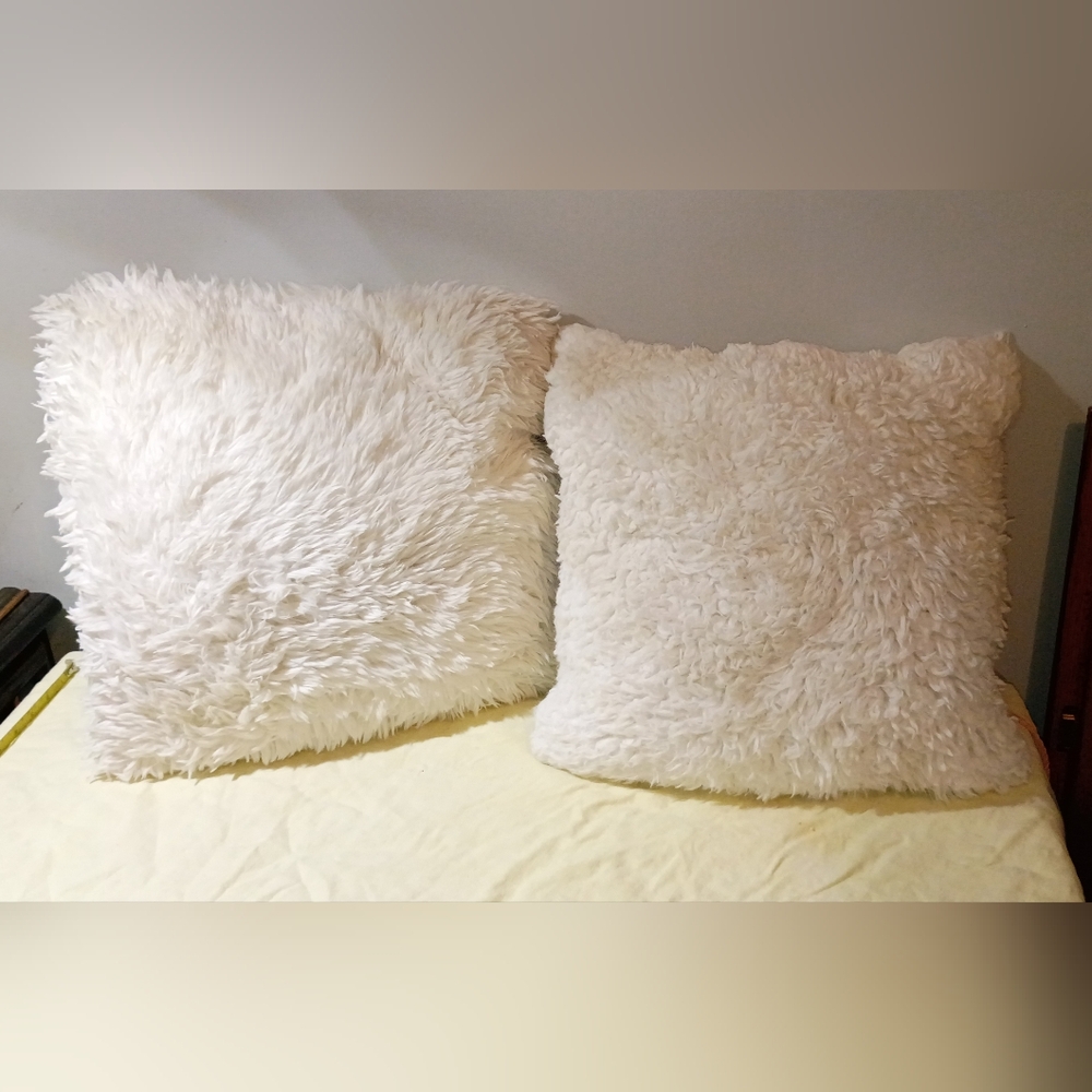 Mainstays Fluffy White Throw Pillows